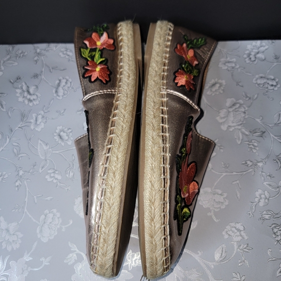 A New Day Rose Gold Espadrilles Women's Size 8 Floral Shoes - Picture 9 of 11